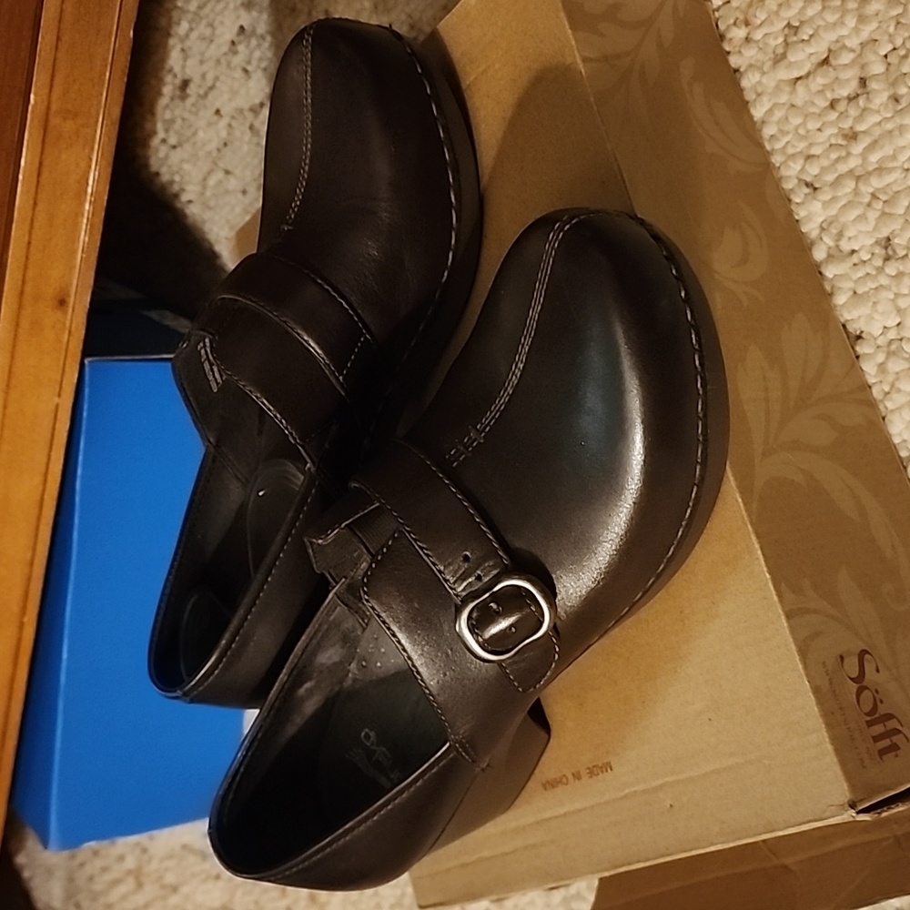 Dansko brown leather clogs size 39, excellent condition